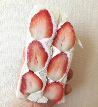 草莓三明治图片