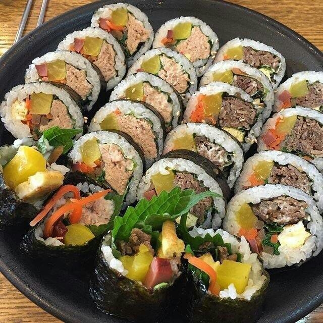 总有那么一个人，你想陪ta吃遍世间所有美食。愿得一人心，白首不相离~~~ ​​​