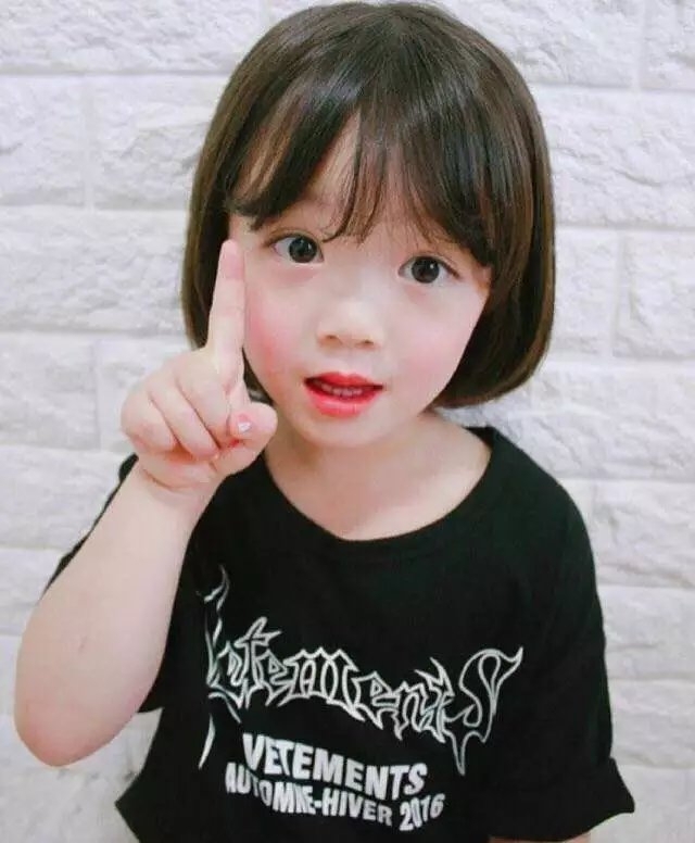 想生一个像洋娃娃一样的闺女 好软萌