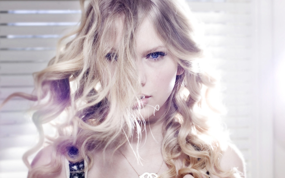 Taylor Swift 宽屏壁纸