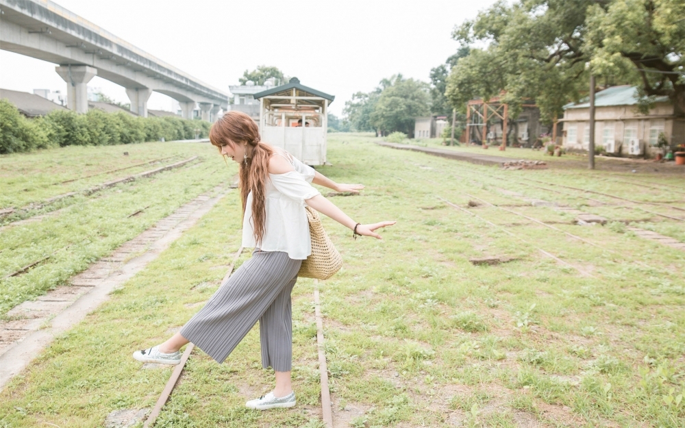 个性魅力的民族美女摄影桌面壁纸