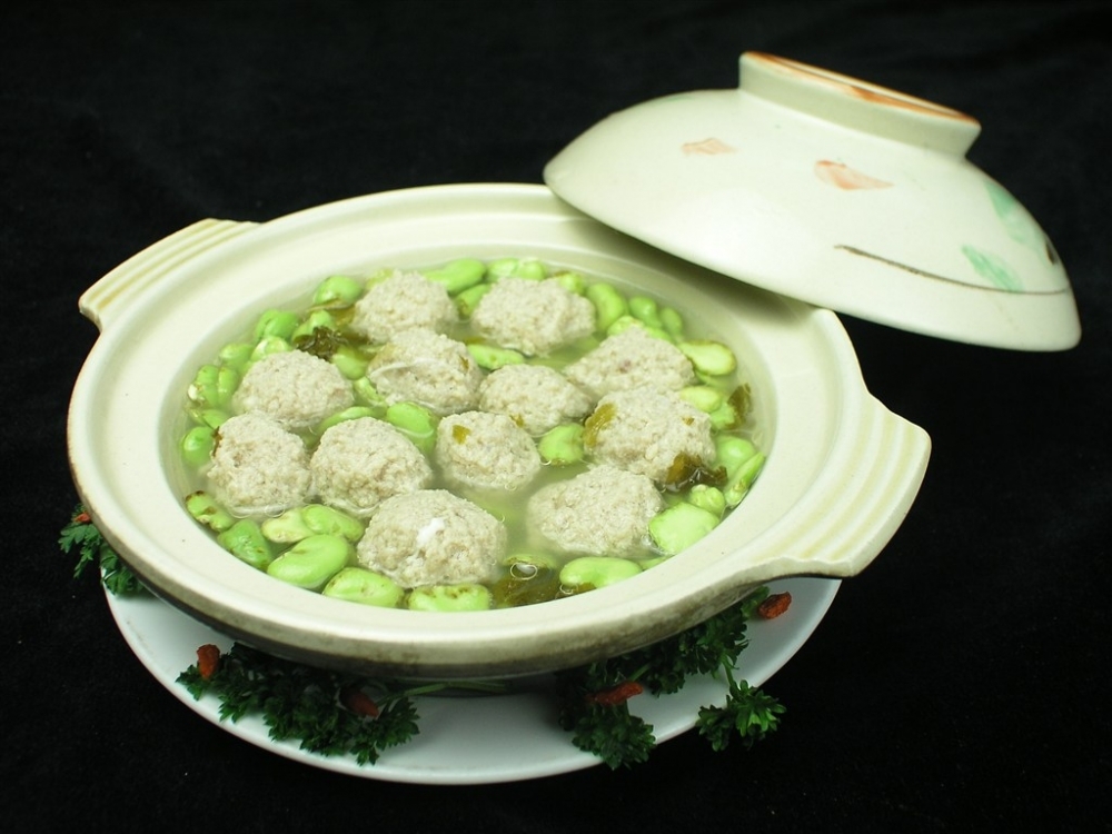 酸菜蚕豆肉丸煲凉菜系列美食素材图片