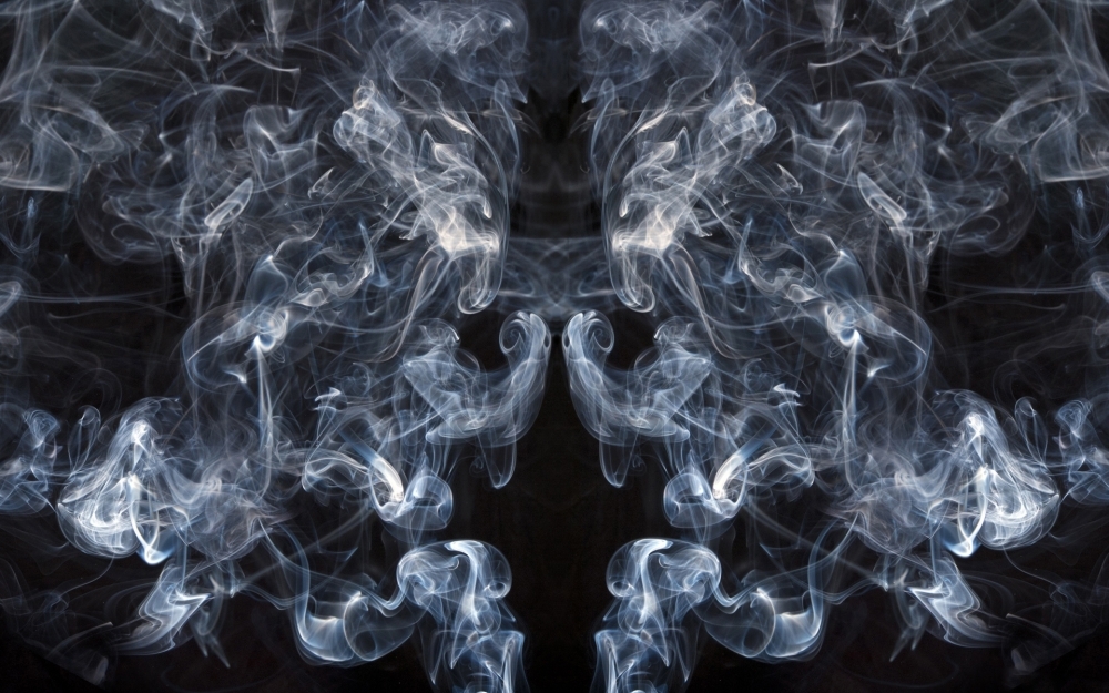 神奇的水珠高清桌面壁纸