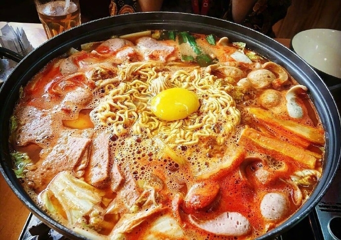 岁岁：热乎乎的泡面锅
