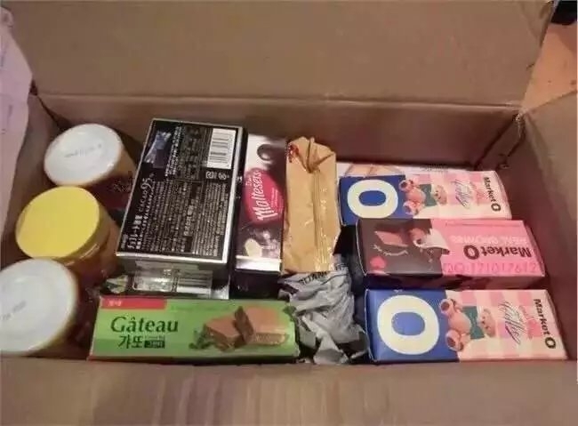 六一给女孩子寄零食什么的男孩子最帅了