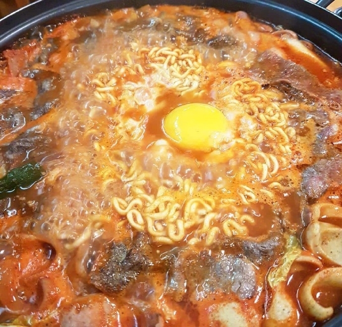 岁岁：热乎乎的泡面锅