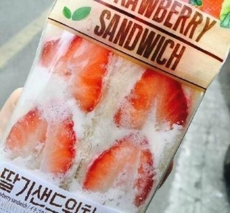 草莓三明治图片