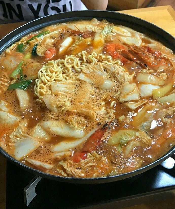 岁岁：热乎乎的泡面锅
