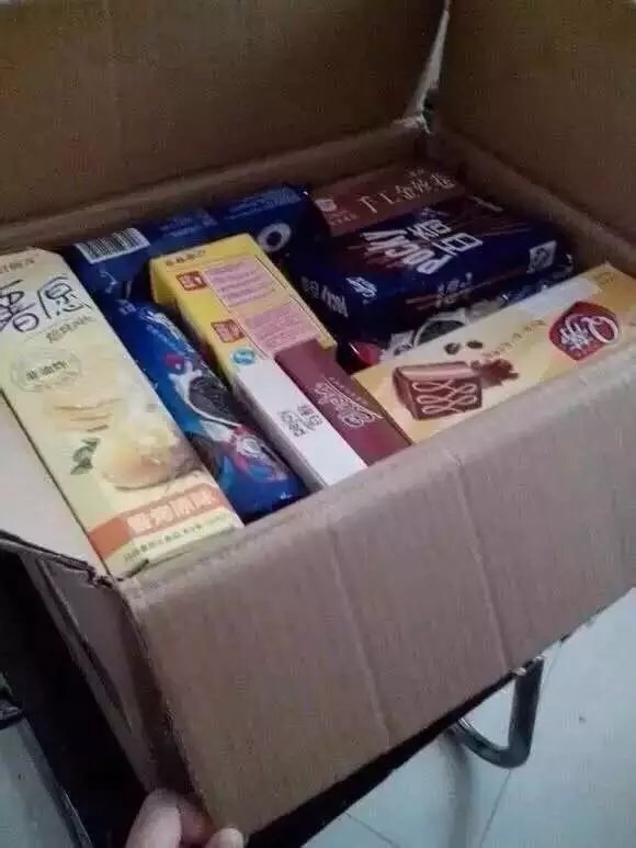 六一给女孩子寄零食什么的男孩子最帅了