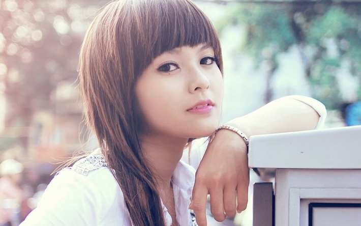 清纯气质美女win10桌面壁纸