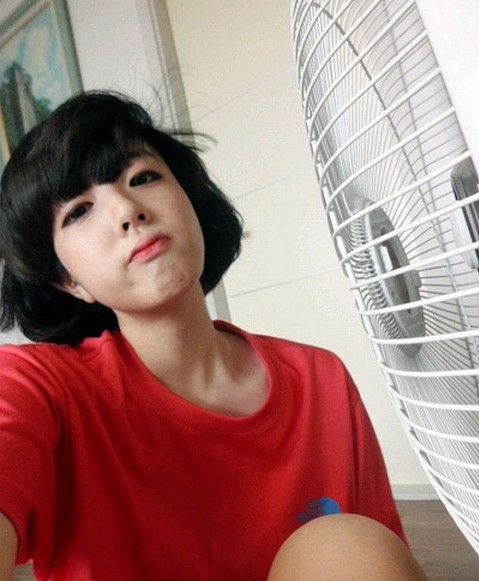 最新好看的短卷发发型图片女
