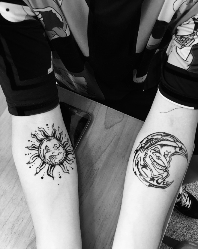 太阳与月亮的个性双手臂纹身刺秦