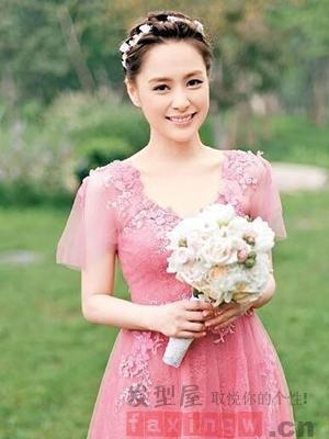 大波浪长卷发造型设计 时尚性感又不失女人味