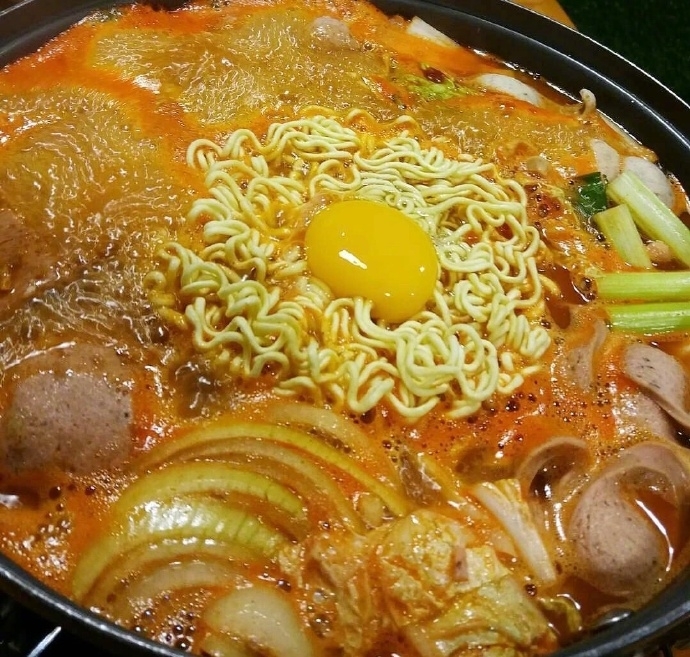 岁岁：热乎乎的泡面锅