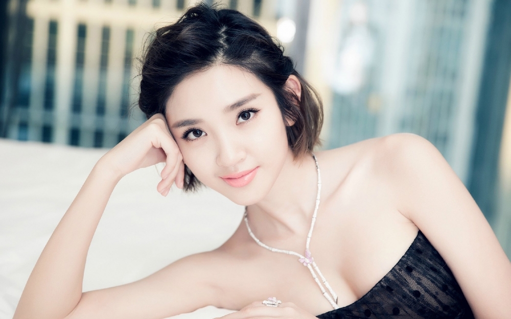唐艺昕短发甜美迷人写真图片桌面壁纸