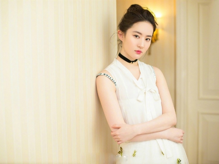 刘亦菲红衣白裙美艳写真电脑宽屏壁纸