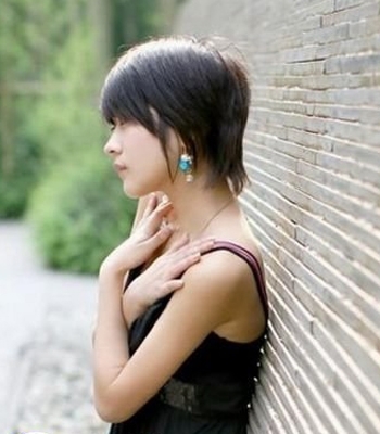 夏日清爽短发发型图片