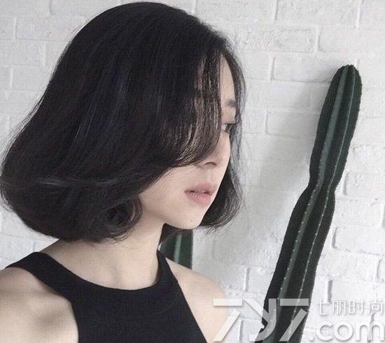 波波头短发发型图片  时尚发色好时髦