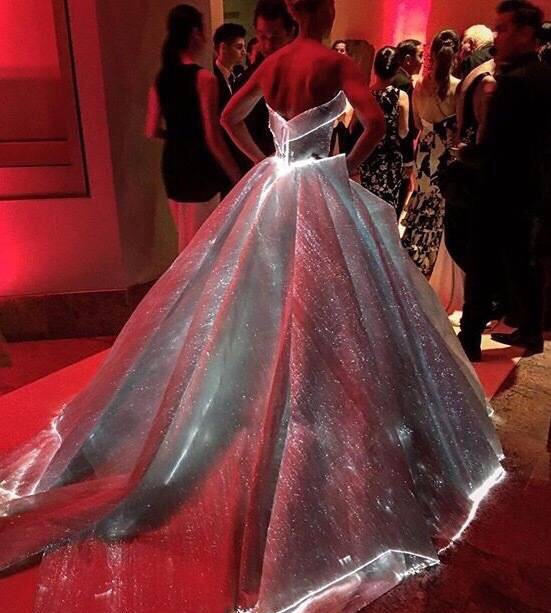 大宝：夜光裙  简直不能更美