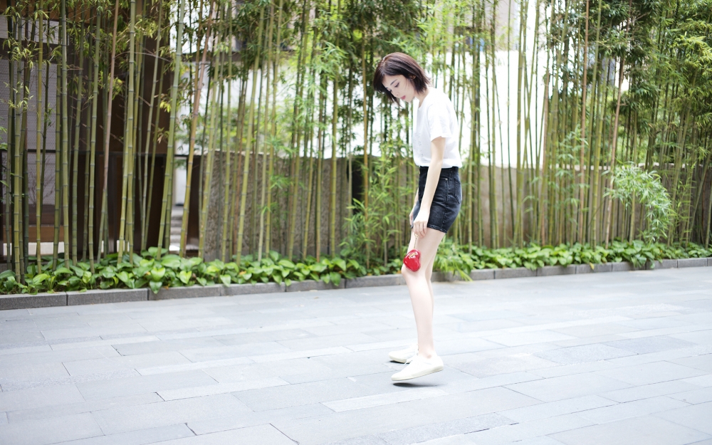 古力娜扎清新脱俗街拍图片