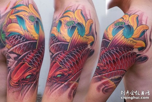 红色锦鲤荷花纹身图案