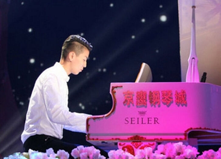 90后张晓雅中性短发图片 帅哭了