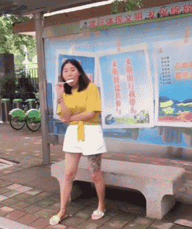 搞笑GIF动态图：跳的不好，差评