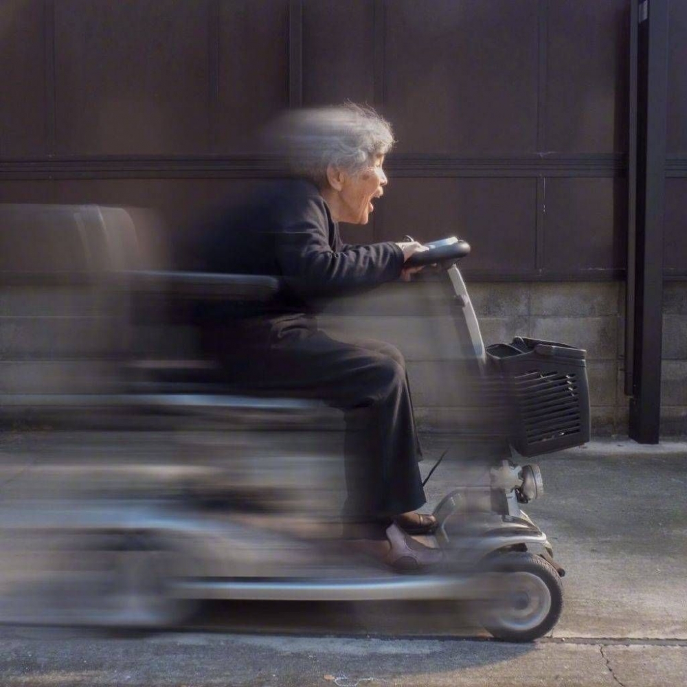 老了也要保持一个有趣的灵魂 ​​​​ ლ ​​​