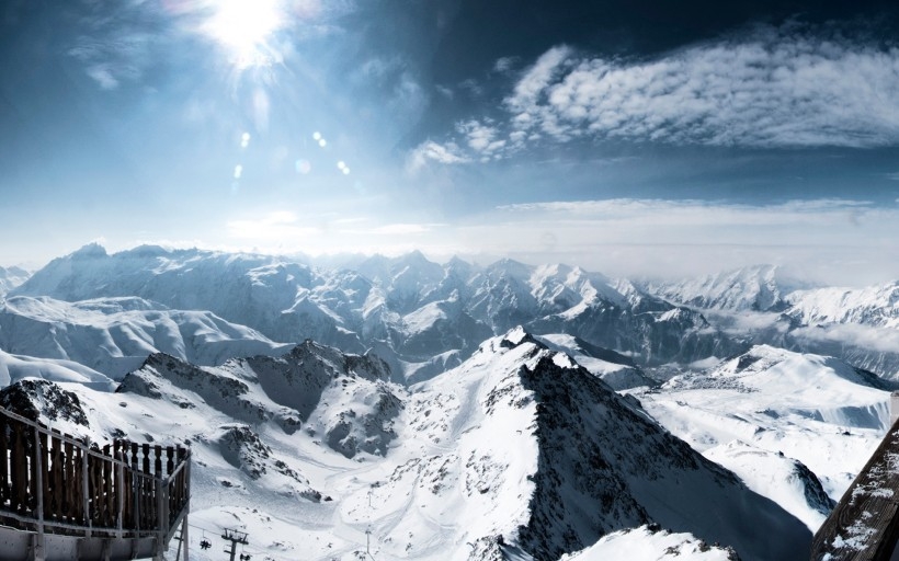 壮丽的台湾雪山风景桌面壁纸