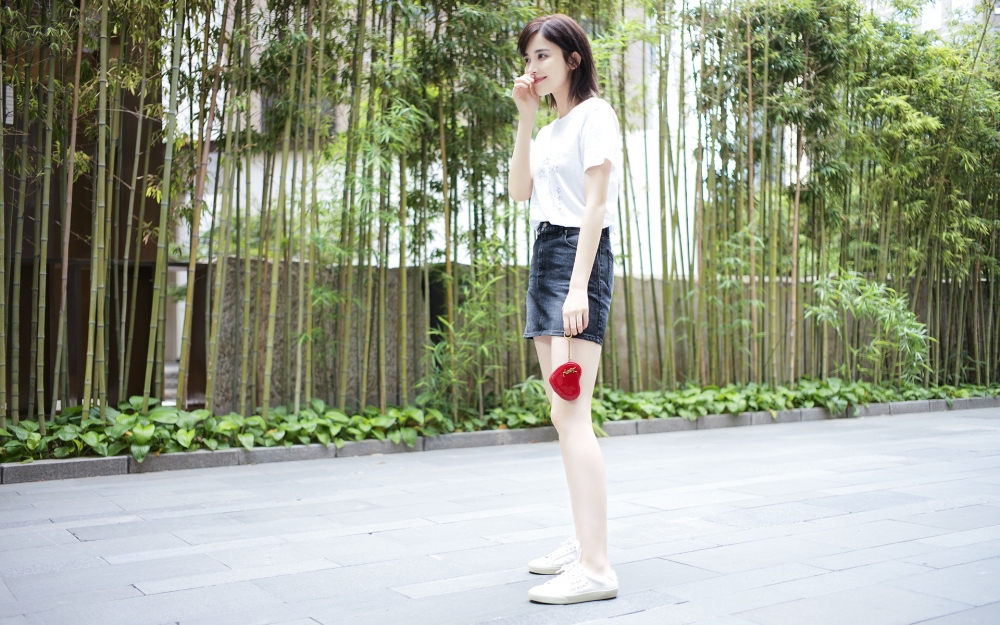 古力娜扎清新脱俗街拍图片