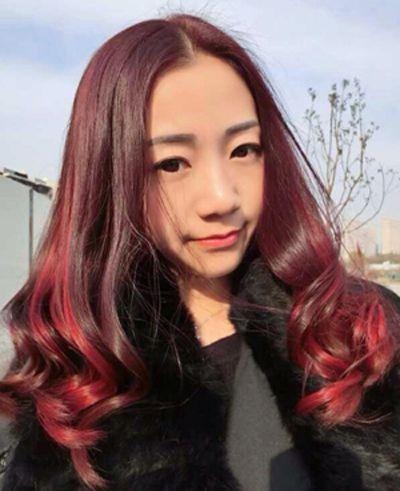 适合大脸女人的发型  十分的修饰脸型