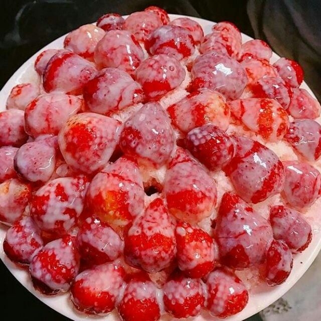 釉稚：炼乳草莓冰