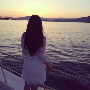 伤感意境女生背影森系美女头像