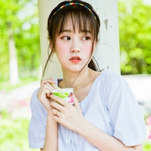清纯可人气质长发女生头像