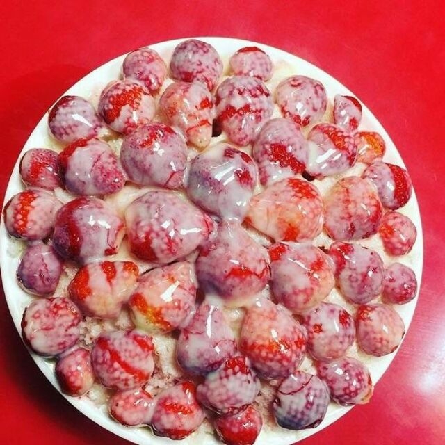 釉稚：炼乳草莓冰