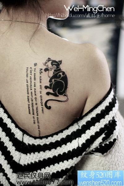 女人喜欢的背部图腾猫咪纹身图片