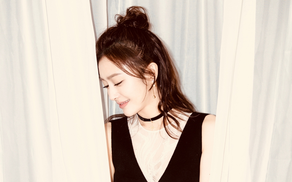 甜美秦岚性感图片壁纸