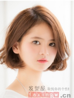 侧分短发女生造型 就要不一样