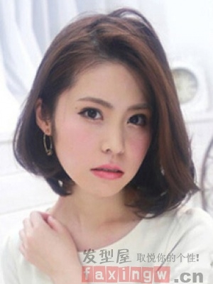 侧分短发女生造型 就要不一样
