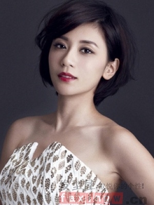 侧分短发女生造型 就要不一样