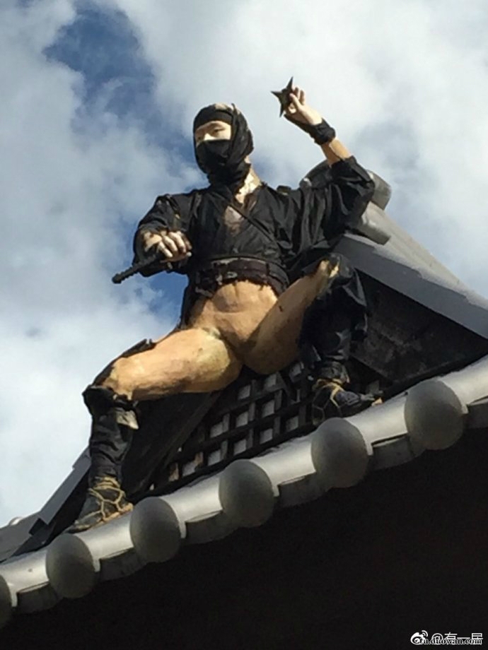 台风过后的京都太秦映画村，著名的忍者已经衣不遮体了。。