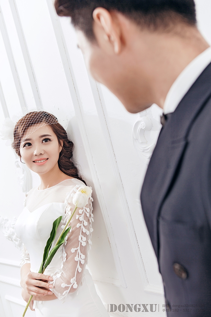 白墙 婚纱照