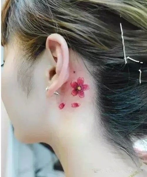 耳后浅色樱花纹身图案
