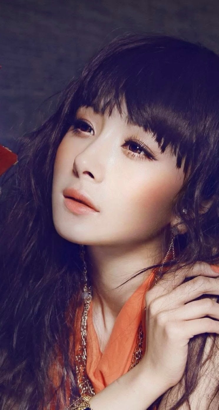 杨幂性感写真高清手机壁纸744*1392