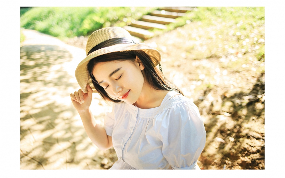 长发美女夏日小清新唯美户外写真图片桌面壁纸