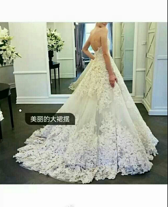你穿上婚纱的那一刻美得不像话