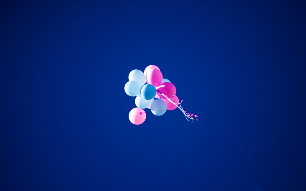 飞在天空的花样气球唯美桌面壁纸图片下载