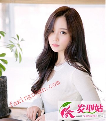 甜美韩式风来袭 中长发女生韩式卷发推荐