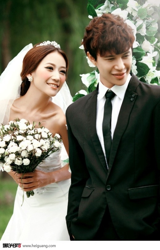 圣洁的白 婚纱照