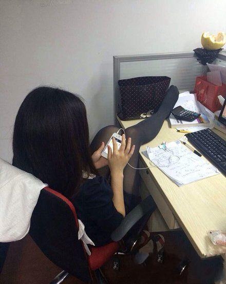 有这样的女同事怎么好好工作啊！